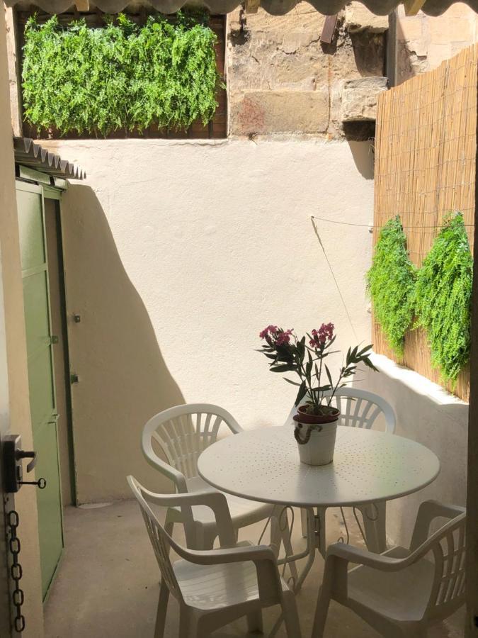 Appartement De Charme Avignon Centre Historique Terrasse Et Balcon Place Pie Exterior photo
